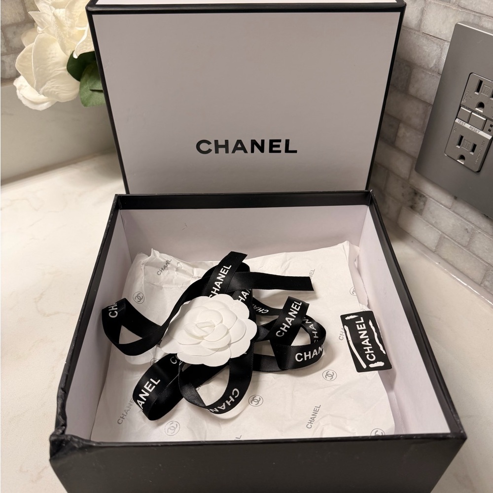 Chanel Monochrome Logo Pattern Wrap - image 6